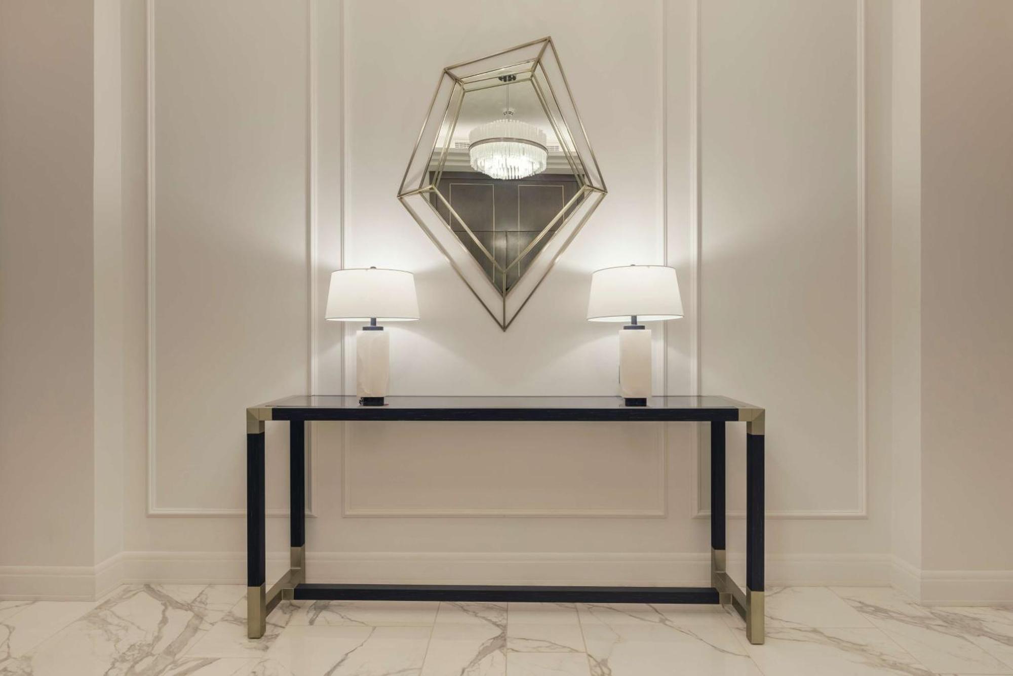 Mansard Riyadh, A Radisson Collection Hotel Dış mekan fotoğraf A console table