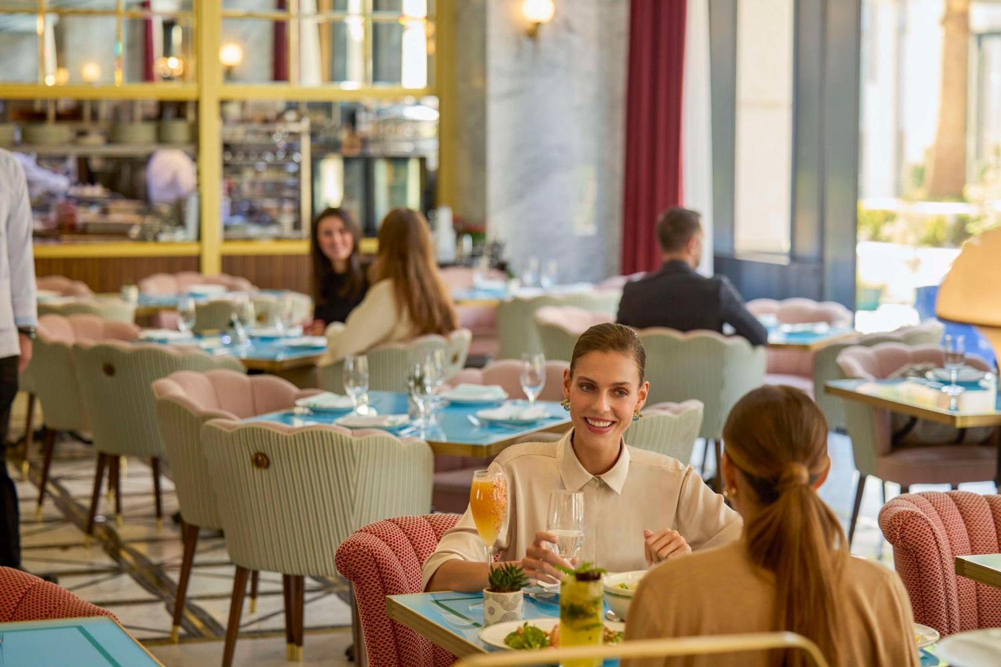 Mansard Riyadh, A Radisson Collection Hotel Dış mekan fotoğraf Restaurant in Belgrade